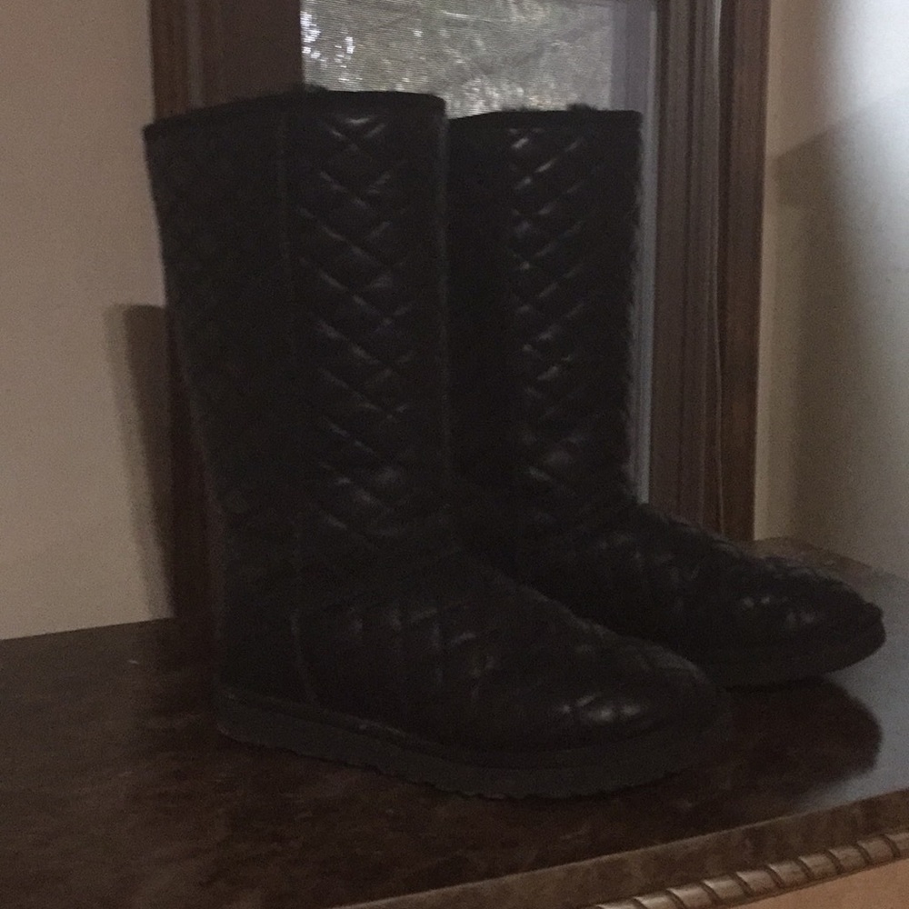Black quilted uggs